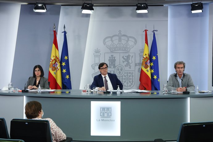 Carolina Darias, Salvador Illa, y Fernando Simón, ofrecen una rueda de prensa tras la reunión del Consejo Interterritorial del Sistema Nacional de Salud, en Madrid (España), a 28 de diciembre de 2020.