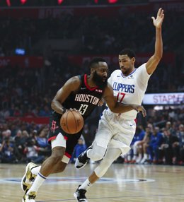 James Harden durante un partido de Houston Rockets