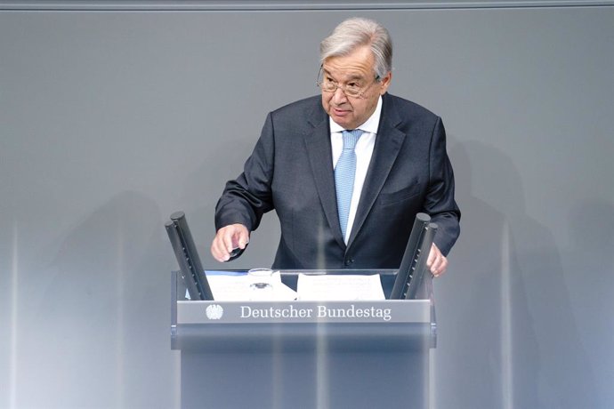 18 December 2020, Berlin: UN Secretary-General Antonio Guterres delivers a speech at the German Bundestag on the 75th anniversary of the founding of the United Nations. Photo: Kay Nietfeld/dpa