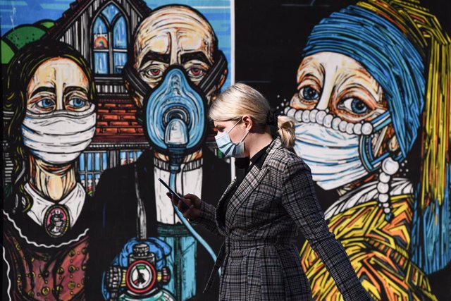 Murales de cuadros modificados con mascarillas en Glasgow