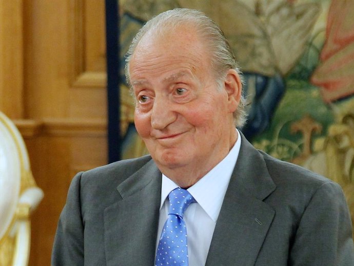 King Juan Carlos of Spain meets "Governing Board of the Institute of Spain" at the Zarzuela Palace on October 22, 2013 in Madrid, Spain.