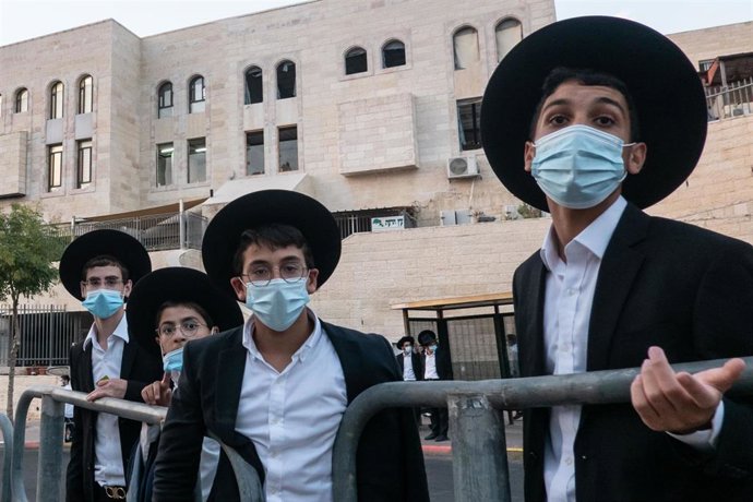 Judíos ultraortodoxos en Jerusalén durante la pandemia de coronavirus