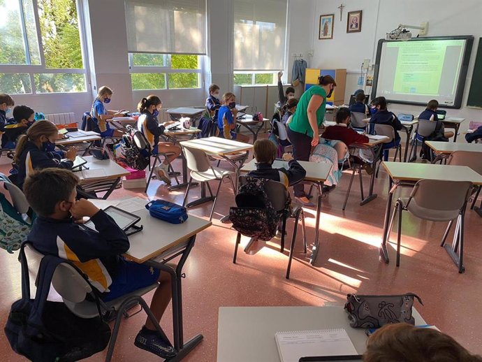 Imagen de archivo de alumnos del Colegio La Salle de Córdoba durante una clase.