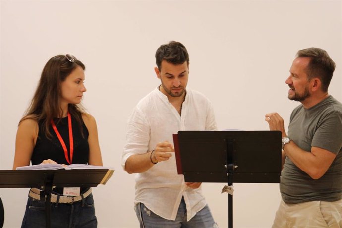 Giulio Zappa en una sesión de trabajo en una edición anterior de Ópera (e)studio