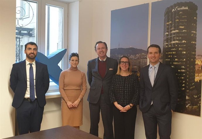G. Gómez (Relationship Manager IFI Italia), A. García (Relationship Manager Italia), C. De Parias (Managing Director de Banca Internacional), C. Farré (Directora Oficina de Representación de CaixaBank en Milán) y M. Gutiérrez (Relation Manager Italia)