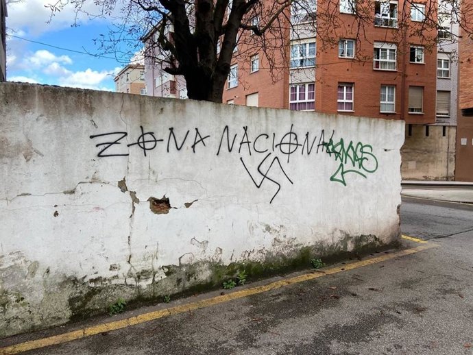 Pintada en el camino de Rubín, en Gijón