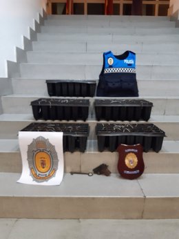 Imagen de los elementos encontrados en el interior del vehículo del sancionado en Palencia