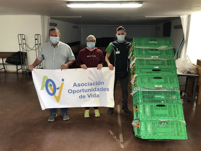 Primer reparto de Mercadona a la Asociació Oportunidades de Vida
