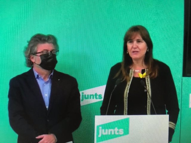 La candidata de JxCat a las elecciones, Laura Borràs, y el portavoz de Demòcrates de Catalunya, Toni Castellà