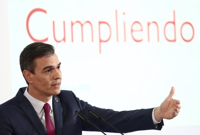 El presidente del Gobierno, Pedro Sánchez durante la rueda de prensa para presentar el primer informe de rendición de cuentas del Gobierno, en Madrid (España), a 29 de diciembre de 2020. 