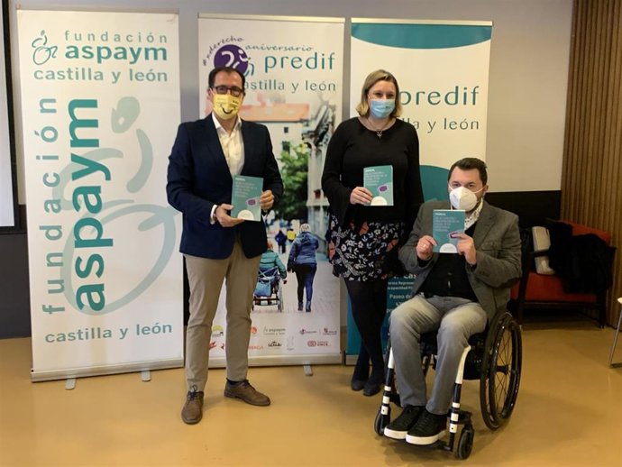 Ismael Pérez Blanco (I), Isabel Blanco y Francisco Sardón.