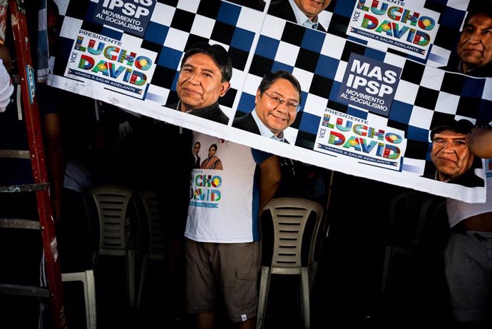 Pancartas de apoyo al MAS en Argentina