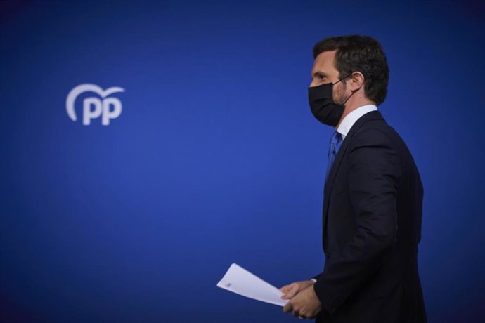 Pablo Casado adelanta su apoyo a una ley que refuerce a la Monarquía