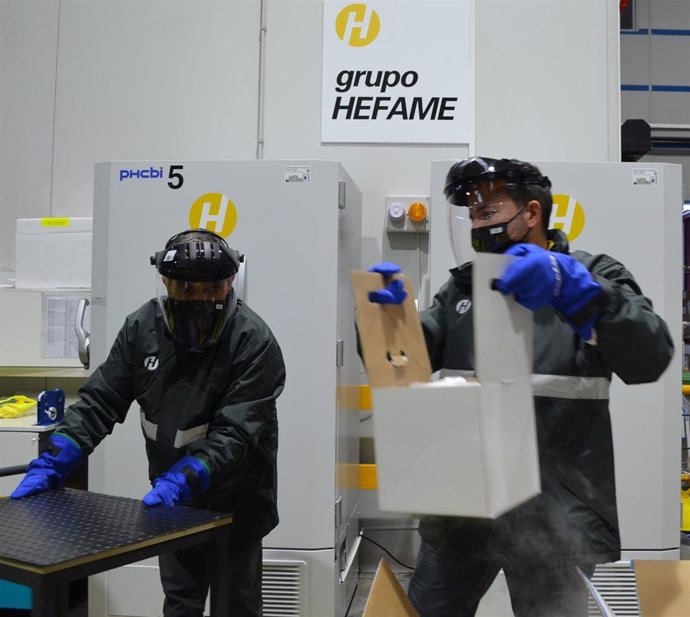 Imagen de la llegada de las vacunas de Covid-19 a las instalaciones de Hefame