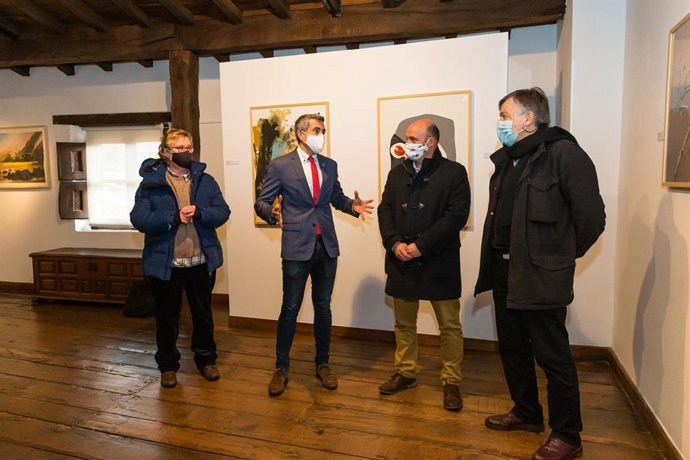 El Vicepresidente Y Consejero De Universidades, Igualdad, Cultura Y Deporte, Pablo Zuloaga, Presenta La Exposición Frontera 40, Dentro Del Proyecto 20/20