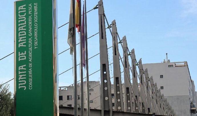 Fachada de la sede de la Consejería de Agricultura, Ganadería, Pesca y Desarrollo Sostenible de la Junta de Andalucía