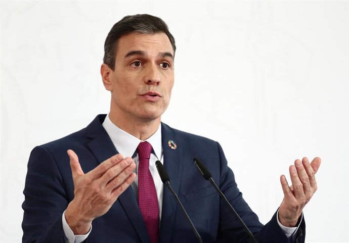 El presidente del Gobierno, Pedro Sánchez durante la rueda de prensa para presentar el primer informe de rendición de cuentas del Gobierno, en Madrid (España), a 29 de diciembre de 2020. Este documento analiza, entre otras cosas, el grado de cumplimient