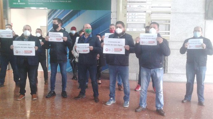 UGT y CCOO iprotestan para exigir a la patronal el desbloqueo del convenio provincial del aceite/Archivo