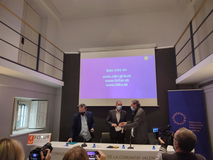 Rueda de prensa de la Federación Empresarial de Hostelería de Valencia (Hostelería Valencia) y la Federación de Ocio, Turismo y Juego de la CV (FOTUR) para hacer una valoración desde los sectores de hostelería y ocio del funcionamiento de la campaña de N