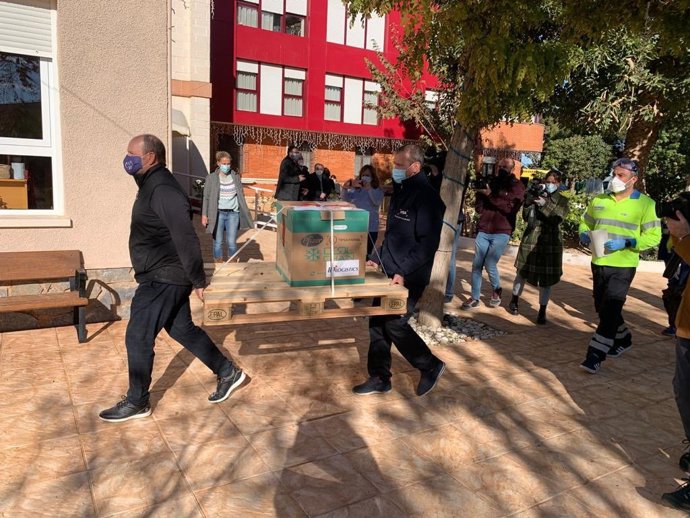 Coronavirus.- Josefa, de 83 años, primera persona en ponerse la vacuna en la Región de Murcia