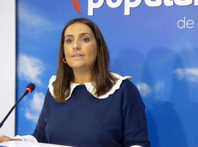 La portavoz de Sanidad del PP-A en el Parlamento andaluz, la cordobesa Beatriz Jurado, en la sede del PP de Córdoba, en una imagen de archivo.