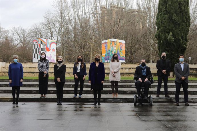 La consejera Ana Ollo (centro) junto con algunos de los participantes en el III Encuentro Next