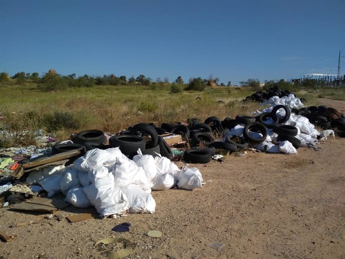 Residuos en la zona conocida como La Isla, en Alcalá