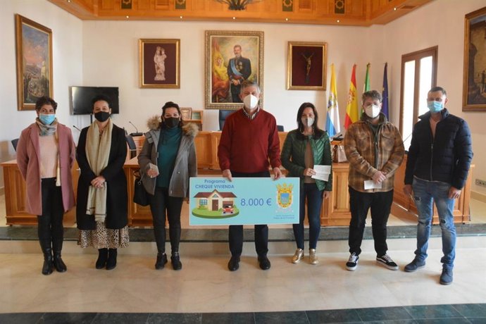 Entrega de ayudas a la vivienda por parte del Ayuntamiento de Palos de la Frontera (Huelva).