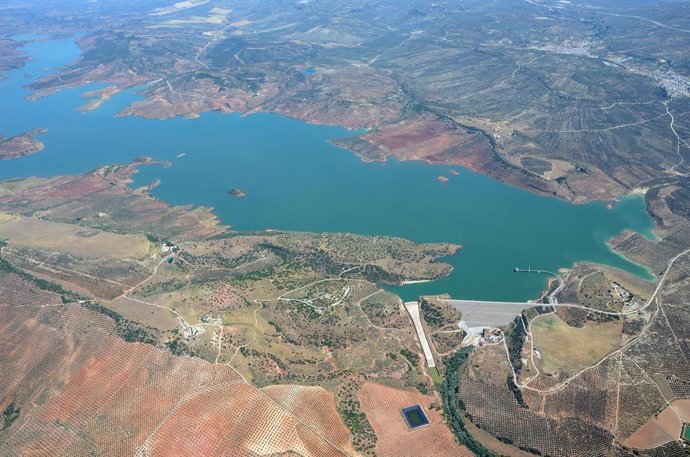 Vista aérea del embalse del Giribaile.