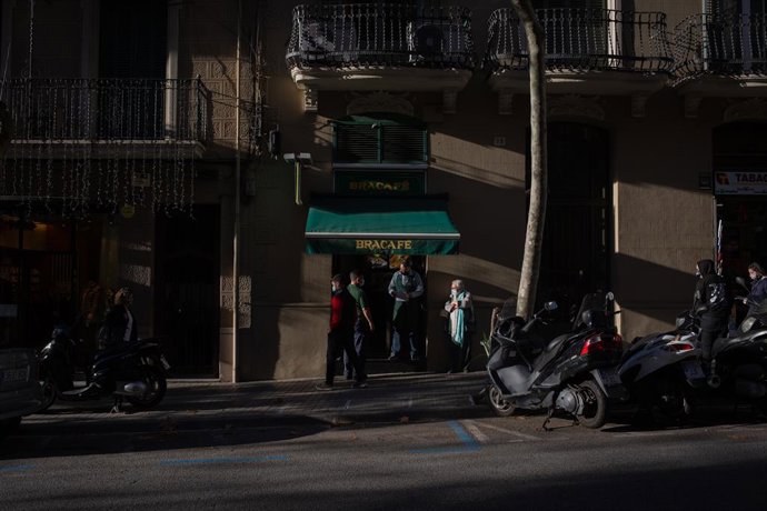 Exterior d'un bar de Barcelona. Catalunya (Espanya), 21 de desembre del 2020.