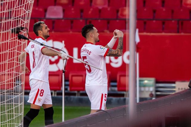 Lucas Ocampos celebra el 1-0 en el Sevilla-Villarreal