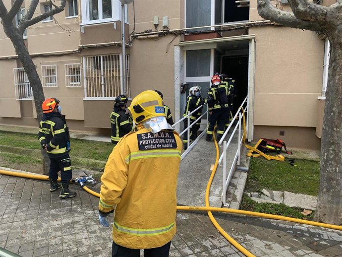 Incendio de vivienda en calle Corregidor Rodrigo Rodríguez de Moratalaz