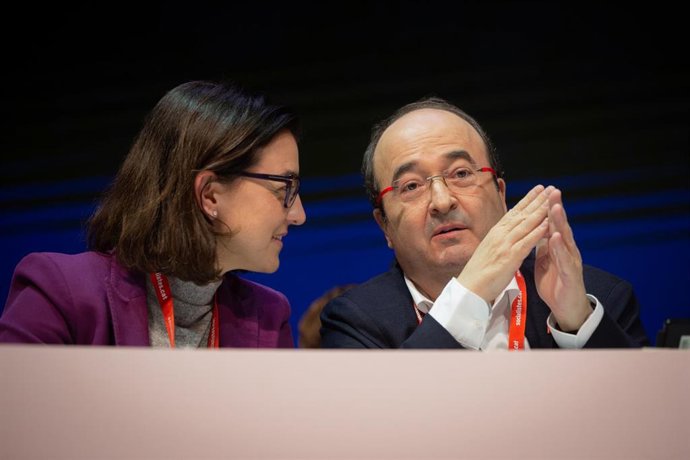 (I-D) La portavoz del PSC, Eva Granados; y el primer secretario del PSC, Miquel Iceta, durante el Congreso del PSC en el que Iceta se presenta a la reelección como primer secretario del partido, en el Palau de Congressos de Catalunya.