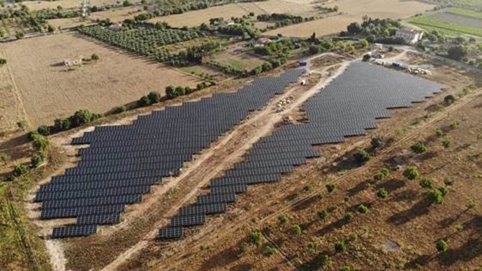 Holaluz y Enerparc AG firman un PPA para comprar 84 MW de energía renovable fotovoltaica en Baleares