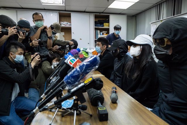 Familiares de los doce jóvenes detenidos en agosto de 2020 cuando intentaban cruzar desde China a Taiwán.