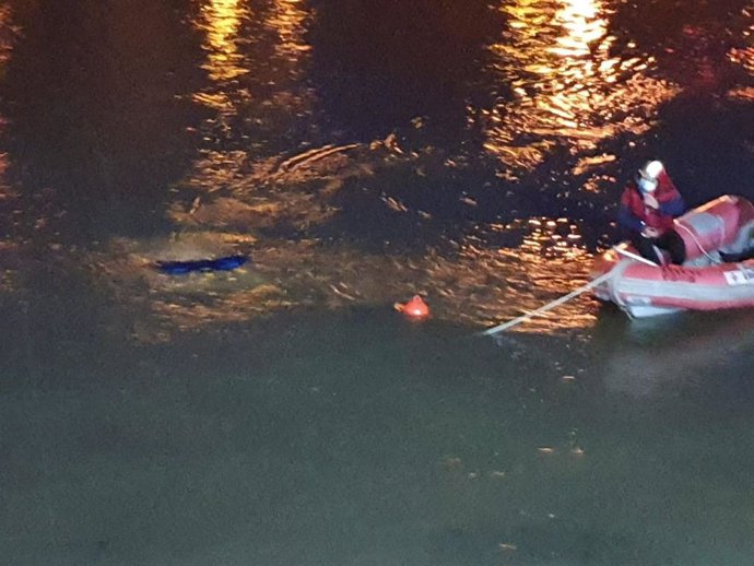 Una patrulla con dos ertzainas caen al río Urumea
