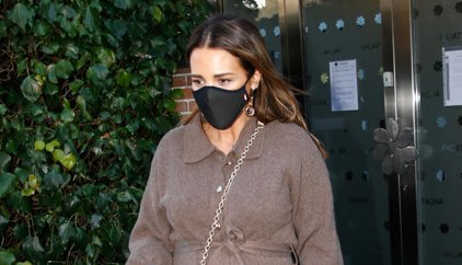 Paula Echevarría presume de barriguita ante los rumores de embarazo de David Bustamante y Yana Olina