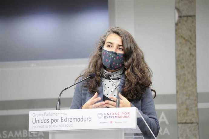 Imagen de archivo de la presidenta de Unidas por Extremadura en la Asamblea, Irene de Miguel, en una rueda de prensa