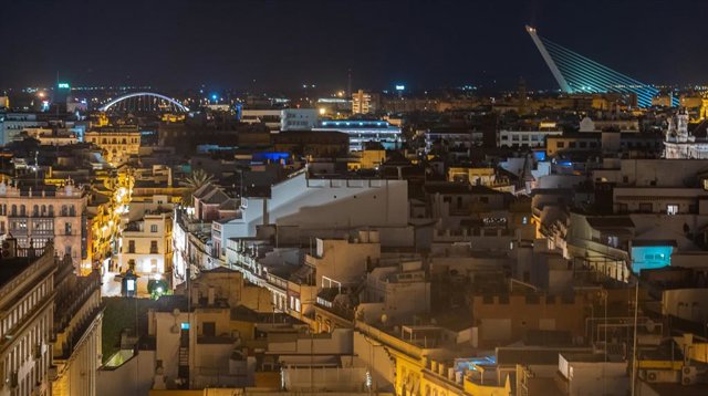 Vistas de la capital andaluza de noche