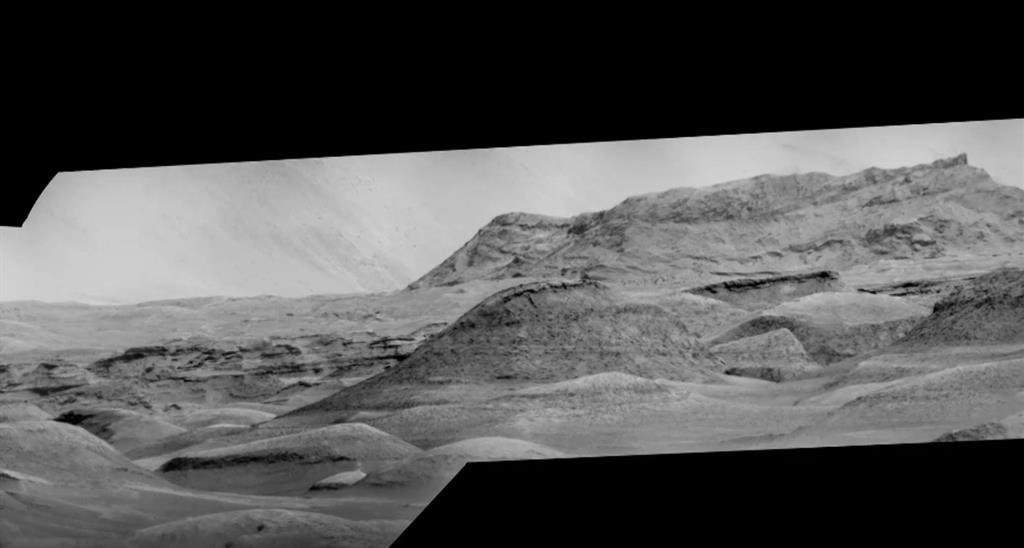 Un mosaico inédito del Monte Sharp, el destino de Curiosity en Marte
