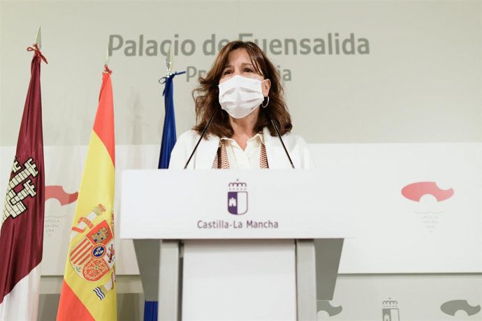 La portavoz del Gobierno de C-LM, Blanca Fernández, en rueda de prensa.