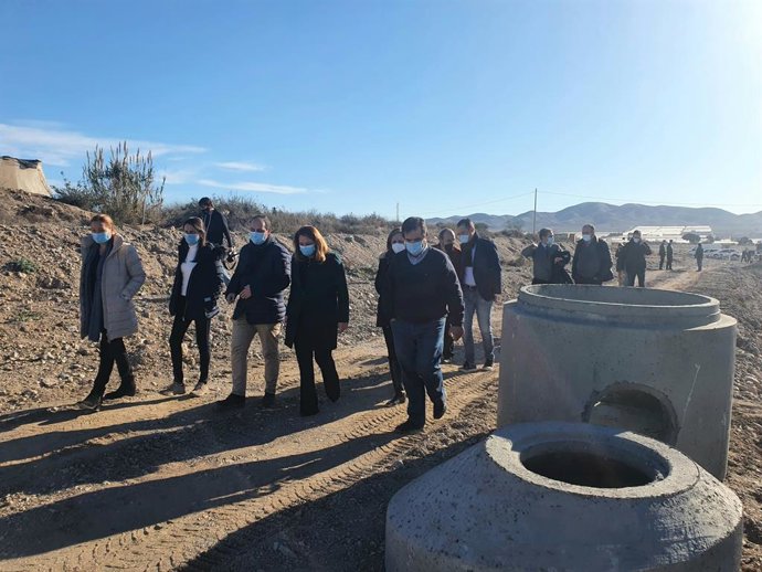 La consejera de Agricultura visita obras en Níjar (Almería)