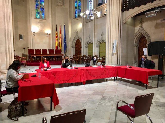 Reunión entre representantes del Govern y de las patronales de restauració Pimem y CAEB