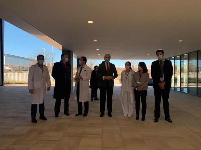 El consejero de Sanidad de la Comunidad de Madrid, Enrique Ruiz Escudero, visita el Hospital público Enfermera Isabel Zendal para hacer balance