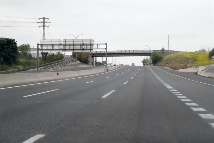 Carretera vacía por la pandemia. 