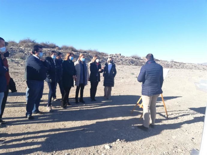 La consejera de Agricultura, Carmen Crespo, visita unas obras en Níjar (Almería)