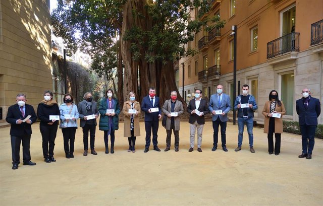 Entrega de la memoria de 2019 de la Sindicatura de Comptes en Les Corts