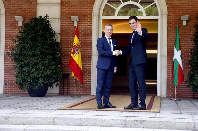 El Lehendakari, Iñigo Urkullu, con el presidente Pedro Sánchez en La Moncloa