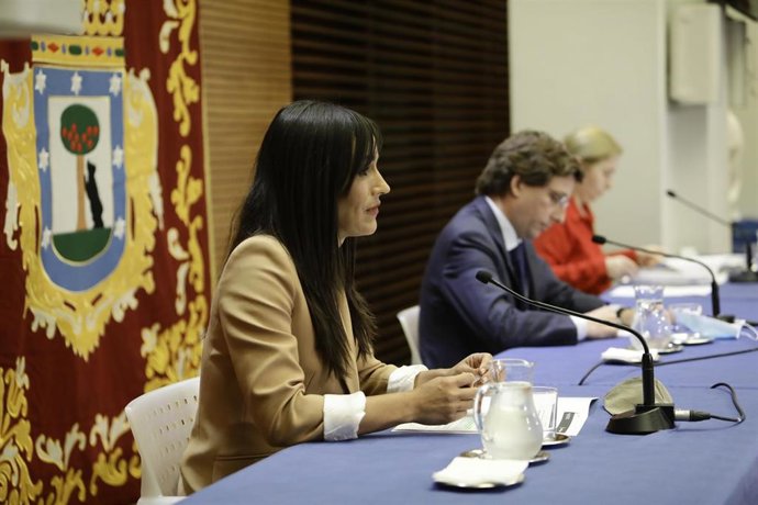 Begoña Villacís, el alcalde de Madrid, José Luis Martínez-Almeida; y la portavoz municipal, Inmaculada Sanz. Archivo.