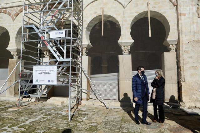 La consejera de Cultura y Patrimonio Histórico, Patricia del Pozo, y el alcalde de Córdoba, José María Bellido, visitan los inicios de las obras en el Salón Rico de Medina Azahara